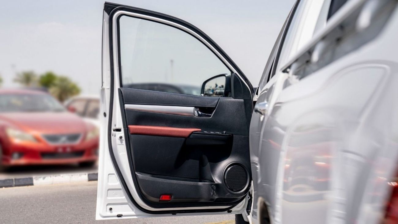 تويوتا هيلوكس TOYOTA HILUX DC 2.7P MT 4X4 MY2023 – WHITE