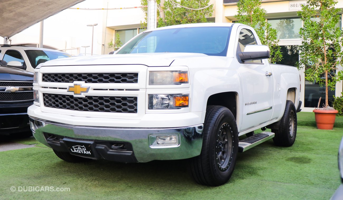 Chevrolet Silverado Model 2014 pickup, one cabin, Forel, white color, in excellent condition, you do not need any expens