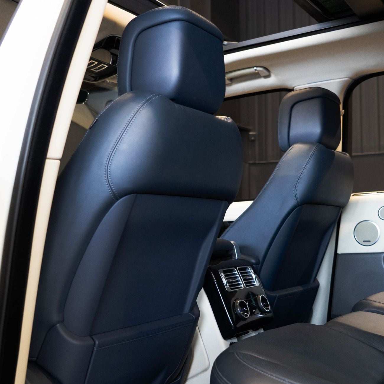 Land Rover Range Rover AED 2,586 p.m • 0% Downpayment • Range Rover Vogue  • 1 Year Warranty