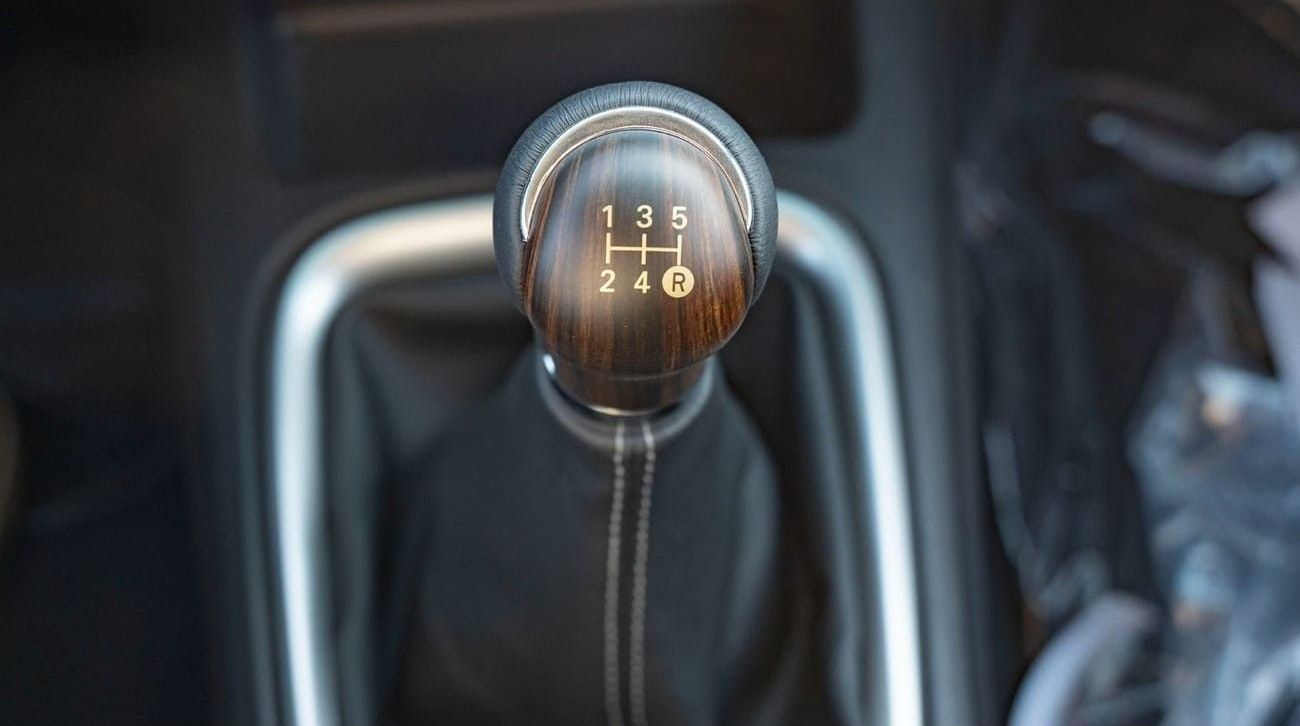 تويوتا هيلوكس 2024 Toyota Hilux DC 2.7L Petrol MT - Red Interior