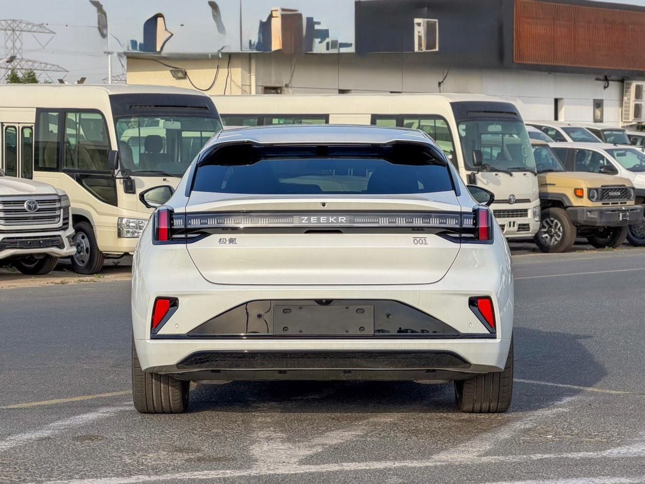 زيكر 001 Long Range AWD