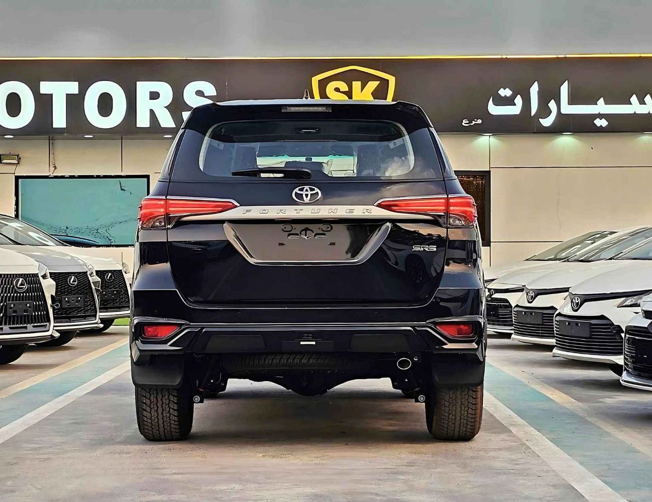 تويوتا فورتونر SR5/AUTO AC, LEATHER, POWER SEATS / 2.7L PETROL V4 4WD/CODE#FPGO