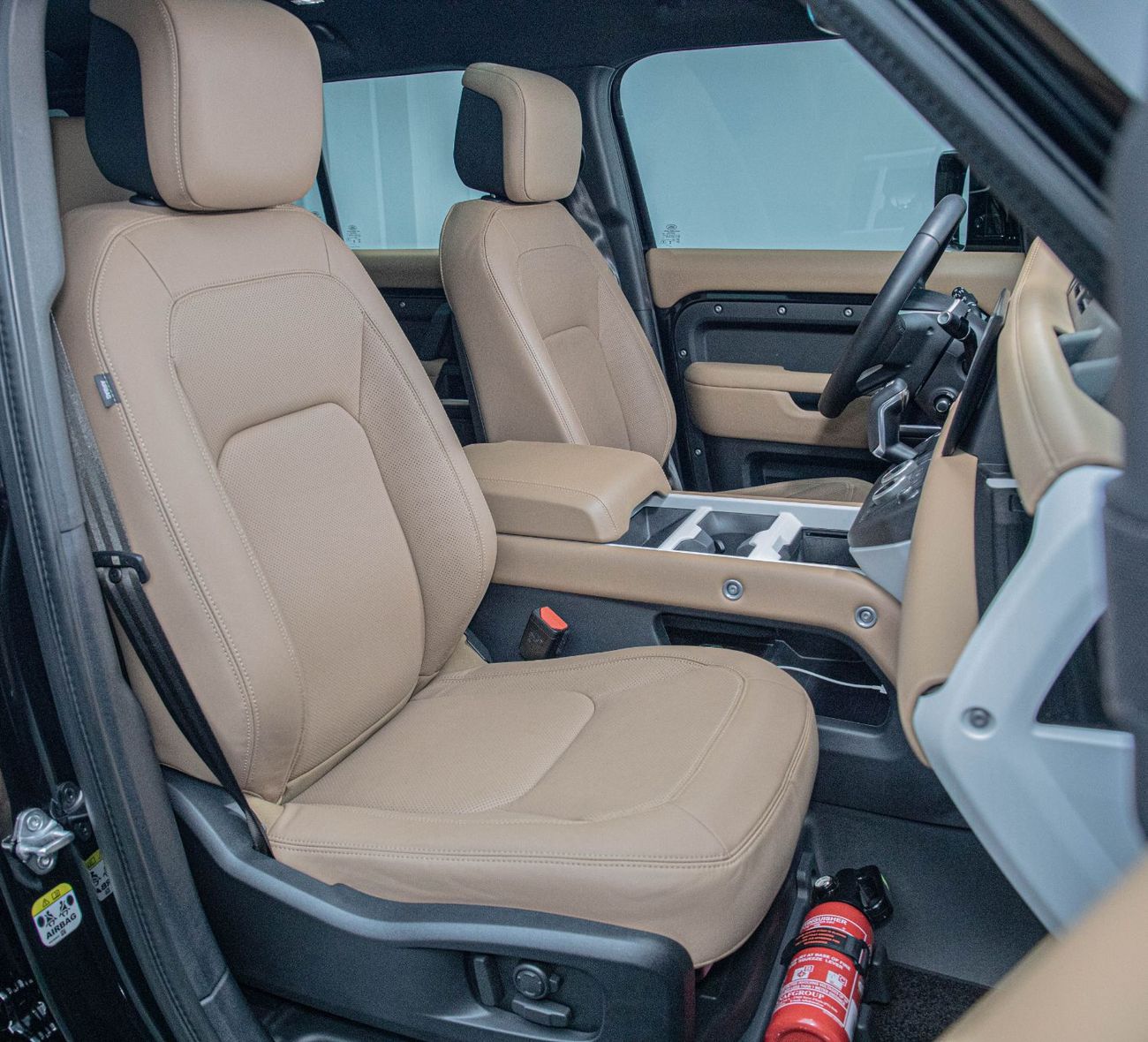 Land Rover Defender P300 90 X-Dynamic SE 2.0L (5 Seater)