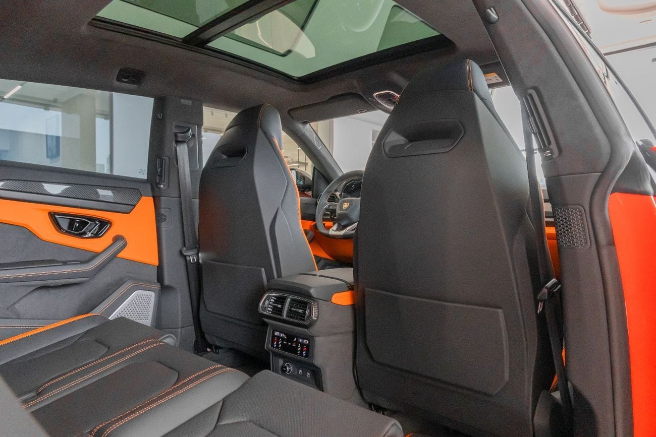 Lamborghini Urus SE Slightly Used | WARRANTY & SERVICE CONTRACT | FULL CARBON FIBER | 2025