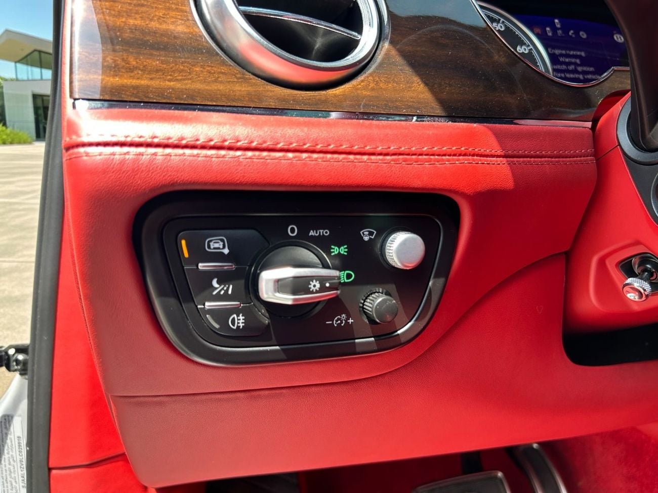 بنتلي بينتايجا AED 4,640 P.M | 0% DOWN PAYMENT | BENTLEY BENTAYGA V8 | 4.0L V8 | 2020 | FULL SERVICE HISTORY | GCC