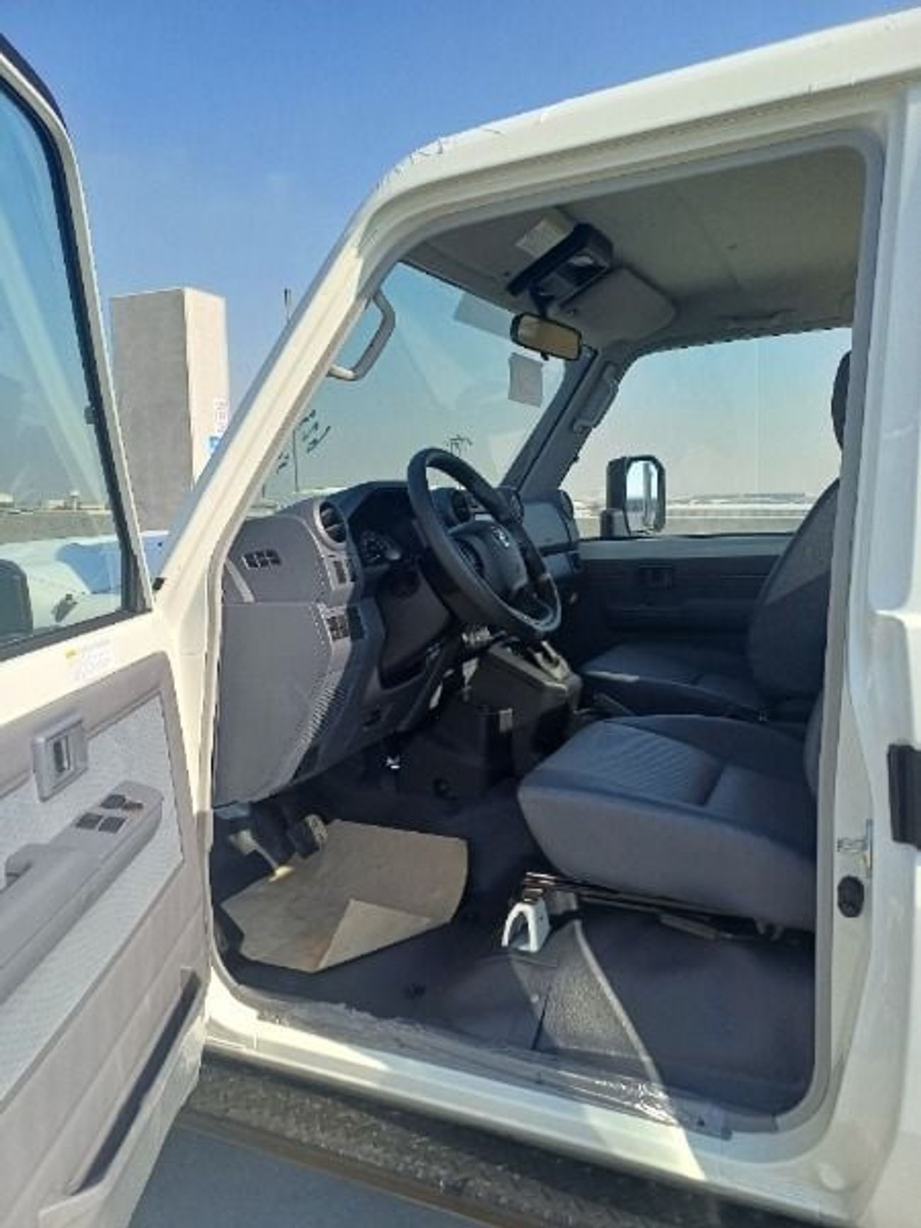 تويوتا لاند كروزر LC79 4.2L Pickup Single cab 5- MT 4X4