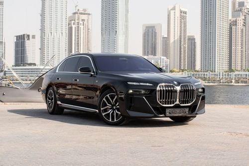 بي أم دبليو 740i XDrive
