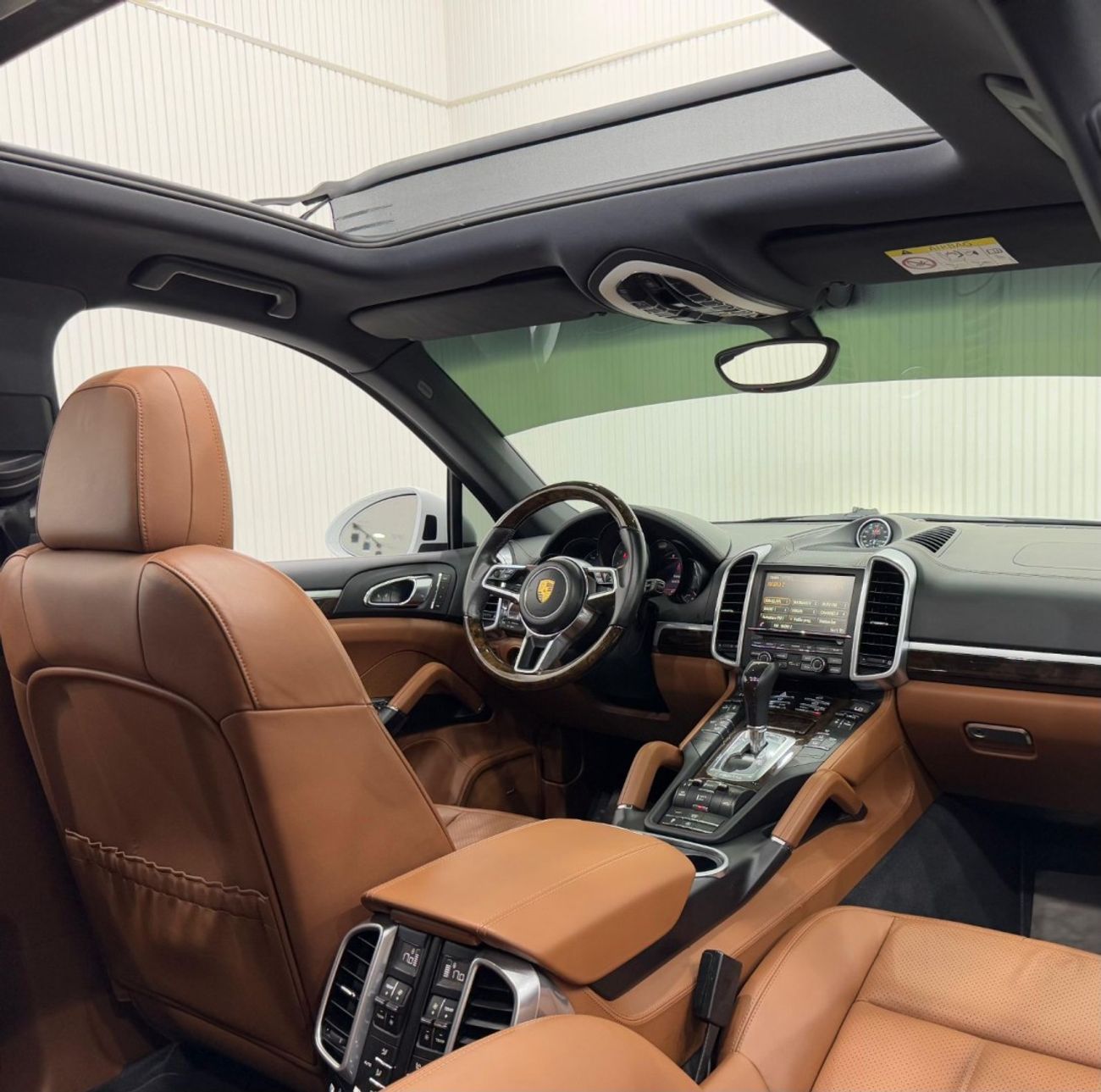 Porsche Cayenne S Platinum Edition 3.6L 2016 Porsche Cayenne S, Service History, Excellent Condition, GCC