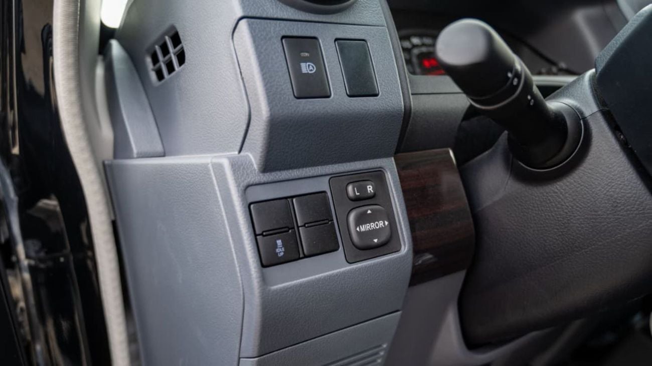 Toyota Land Cruiser 70 LX LC 76 2.8L | Diesel | 4 Cylinder | 6 Speed Automatic | 5 Door | 5 Seats