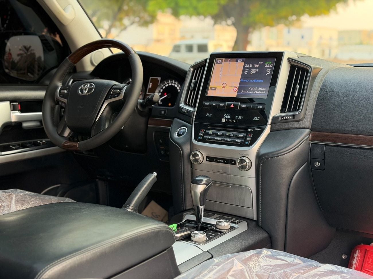 Toyota Land Cruiser VXR 5.7