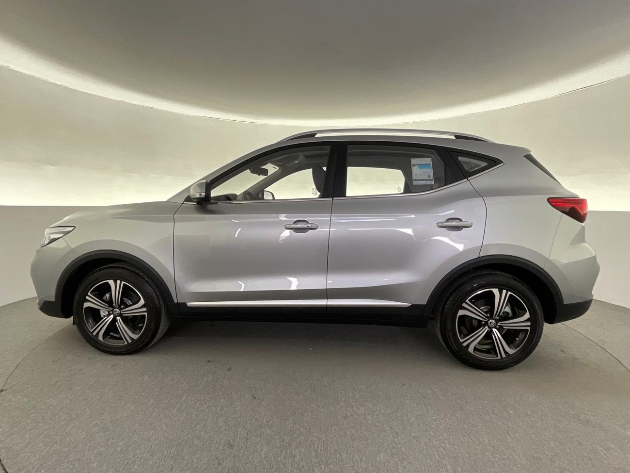 أم جي ZS Luxury | شامل الضمان | 0 ﺪﻔﻋﺓ ﺃﻮﻟﻯ