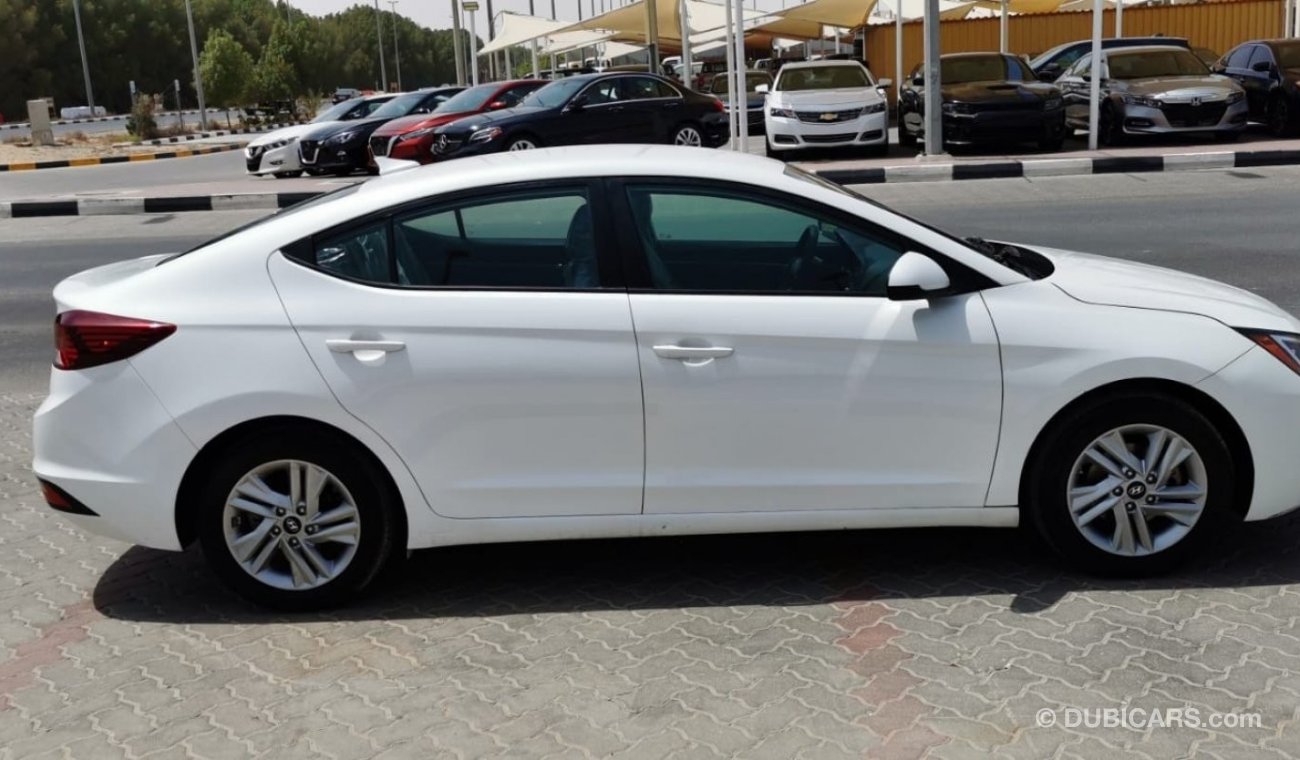 Hyundai Elantra SE - Very Clean Car