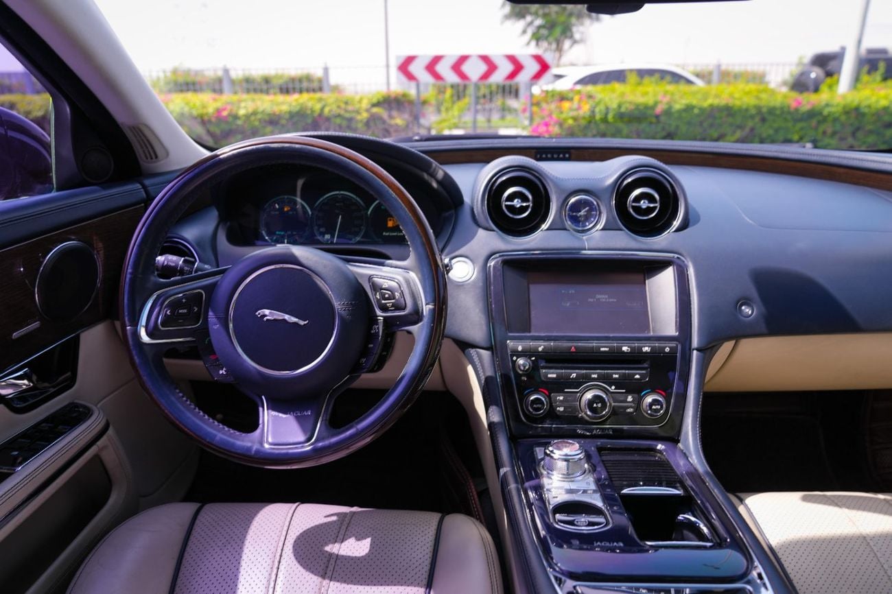 جاكوار XJ L 2011 PORTFOLIO!! 5.0 V8 HSE!! KOREAN SPECS