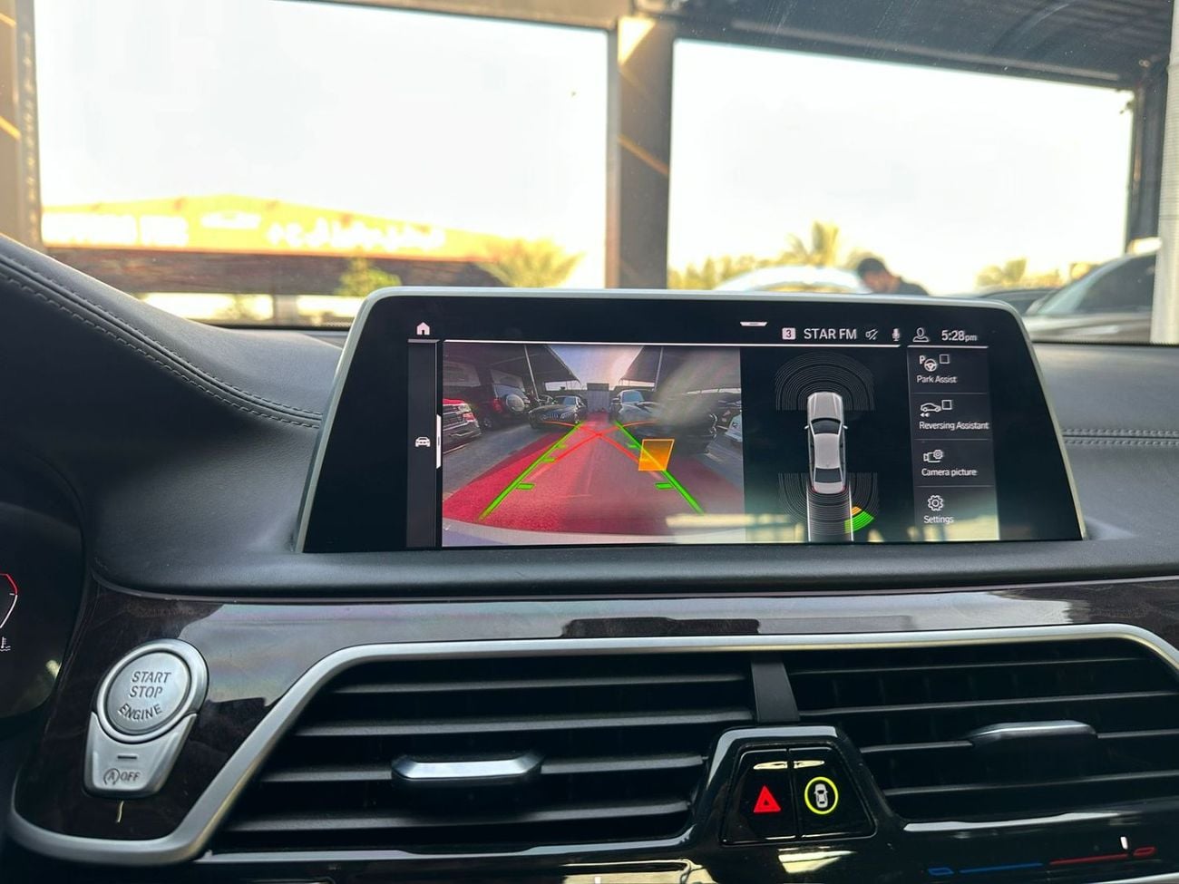 بي أم دبليو 740Li 3.0 لتر TwinPower Turbo - عدد 6 سلندر ناقل الحركة: أوتوماتيك من 8 سرعات (Steptronic)