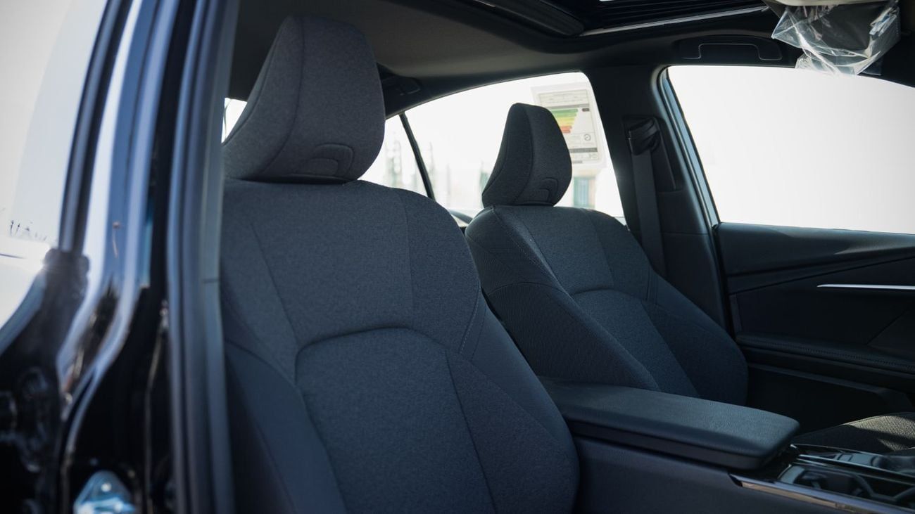 تويوتا كامري LE 2.5L - Black Inside Black