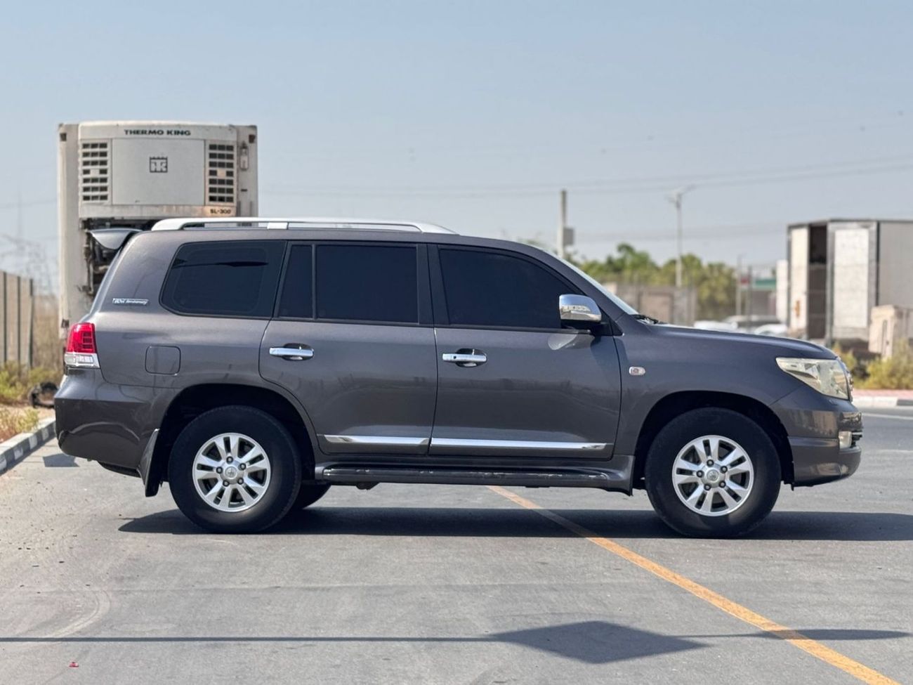 تويوتا لاند كروزر Left hand 4.0 liter V6 ,2011 model ,Petrol ,only for for export available