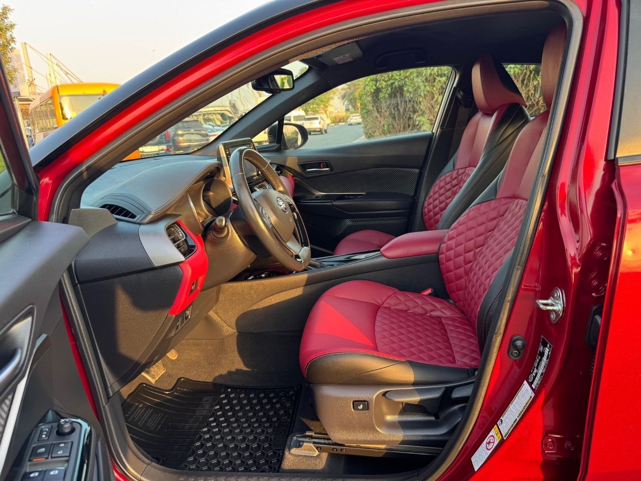 تويوتا CHR 2019 LIMITED KEYLESS AWD 2.0 CANADA SPEC