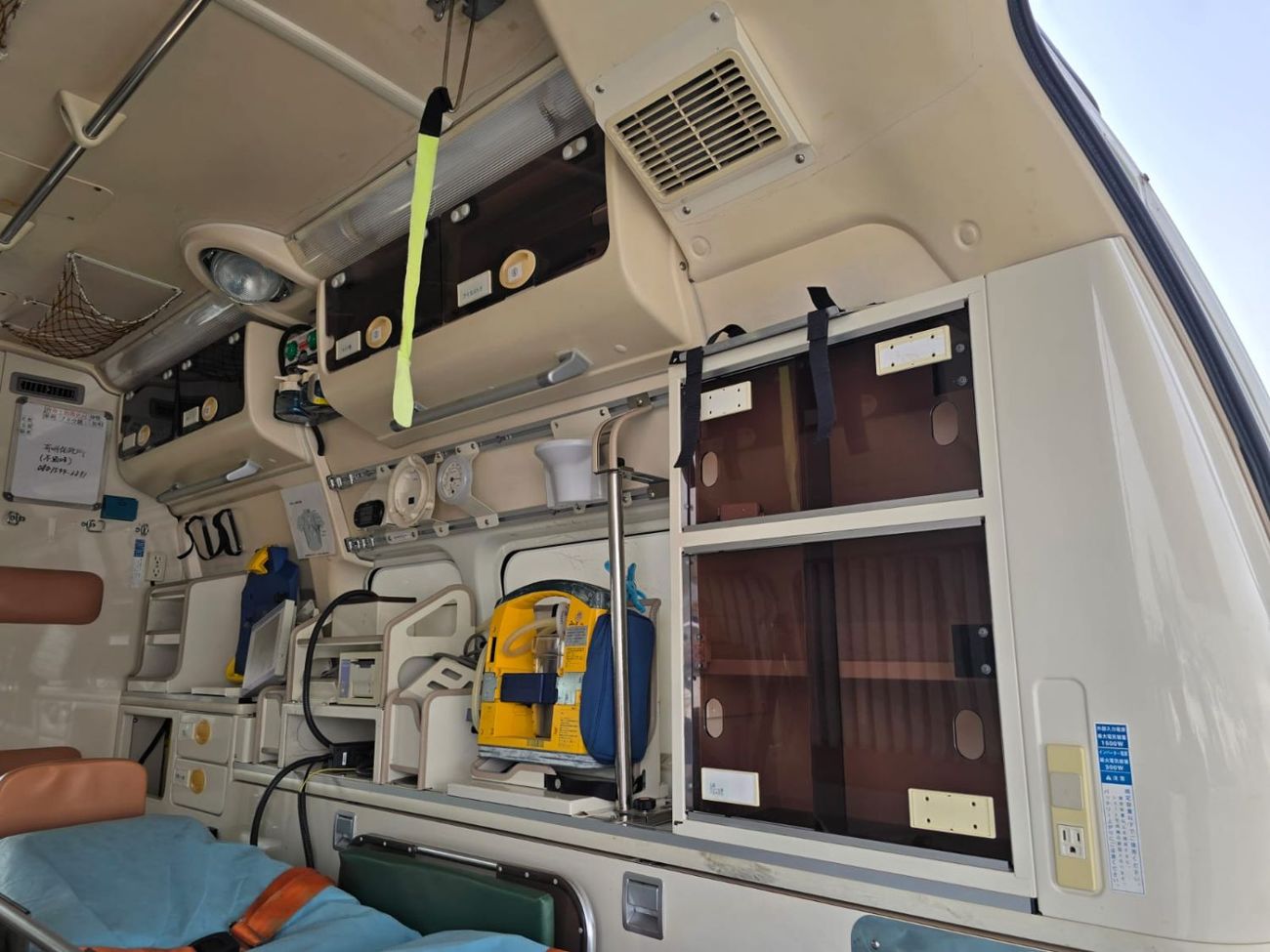 Toyota Hiace TOYOTA HIACE VAN AMBULANCE RHD 2014 MODEL 2.7 L PETROL AUTOMATIC(PM13940)