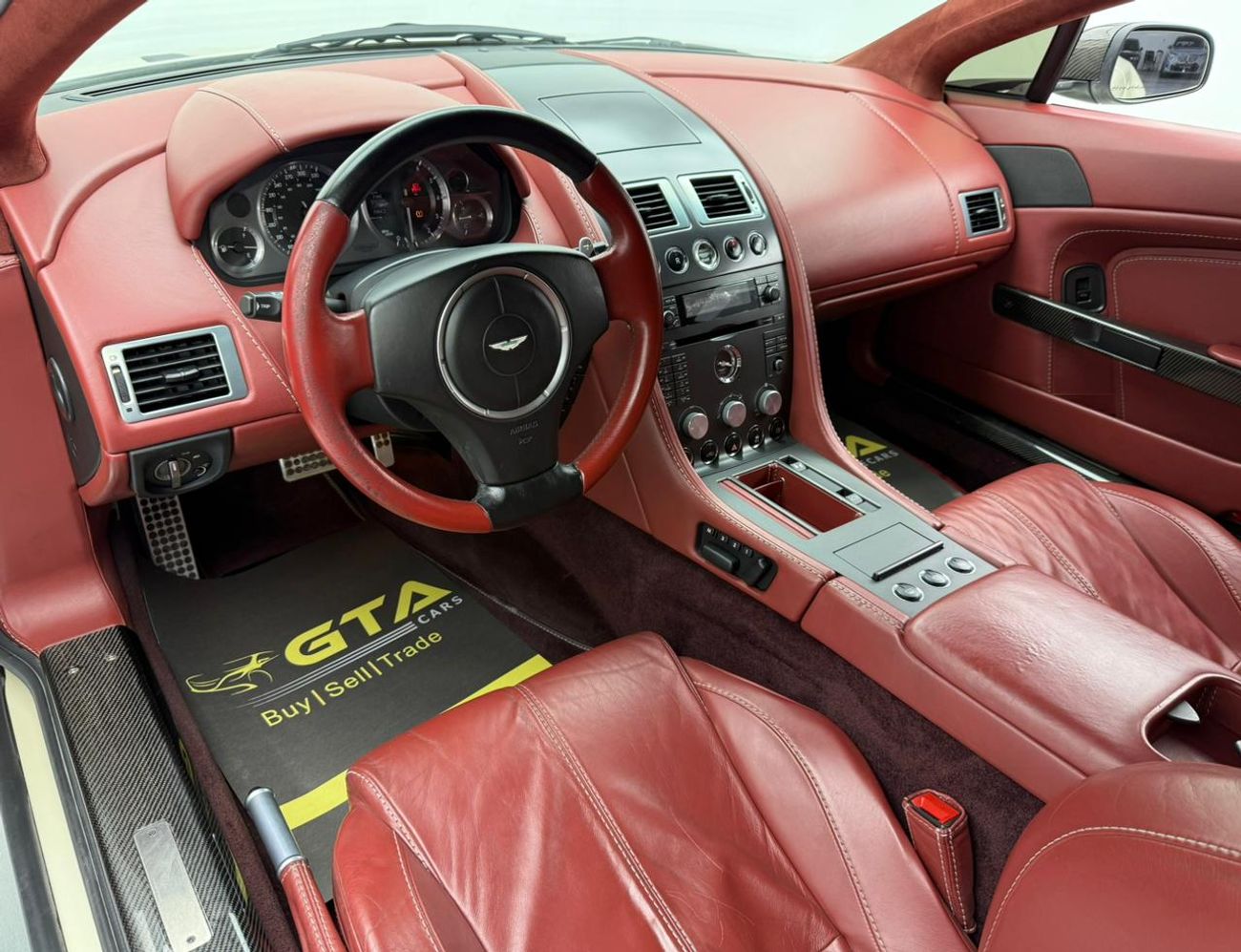 Aston Martin Vantage 2007 Aston Martin Vantage, Full Service History, Carbon Fiber Package, Excellent Condition, GCC