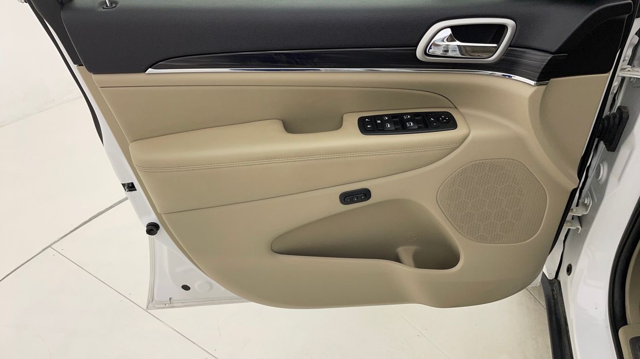 جيب جراند شيروكي LIMITED 3.6 | بدون دفعة مقدمة | اختبار قيادة مجاني للمنزل