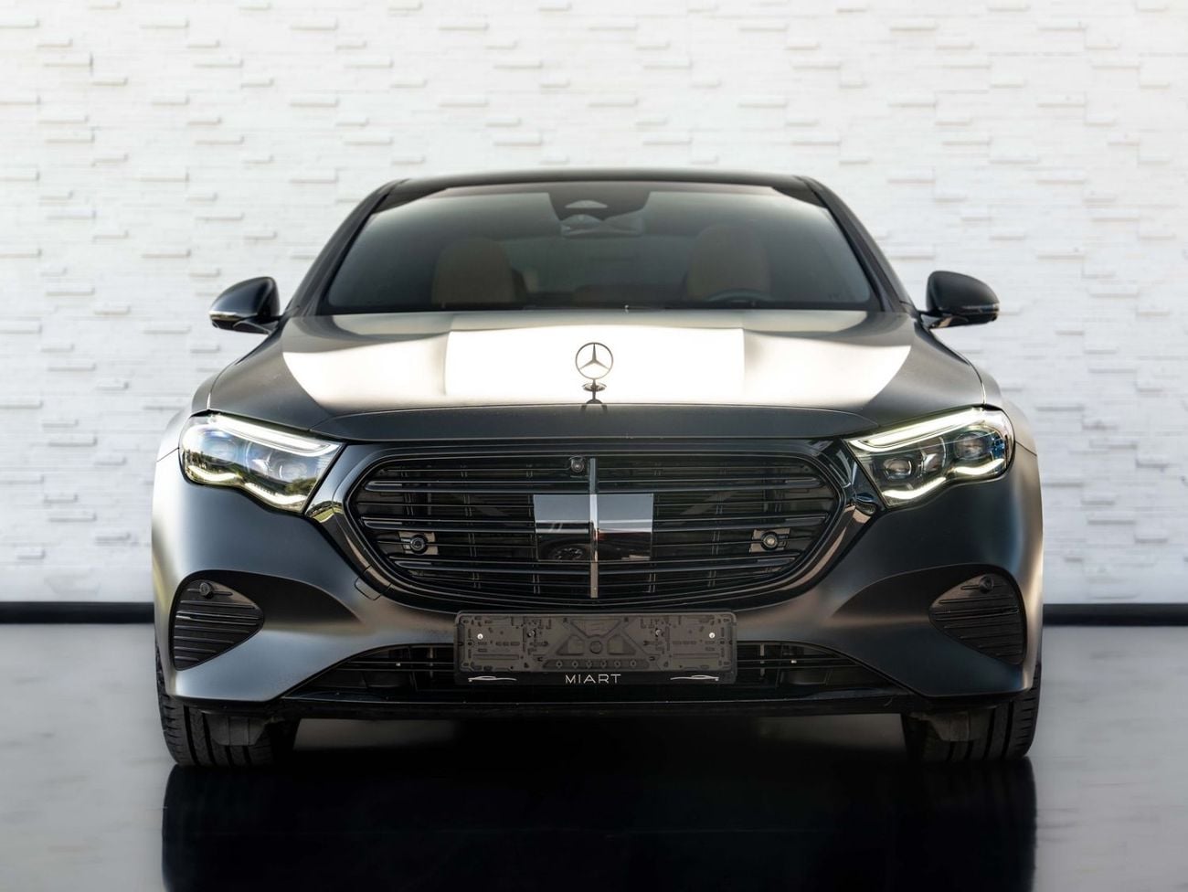 مرسيدس بنز E200 STD Mercedes-Benz E-Class 2025 مقابل 3,440.00 AED شهريًا