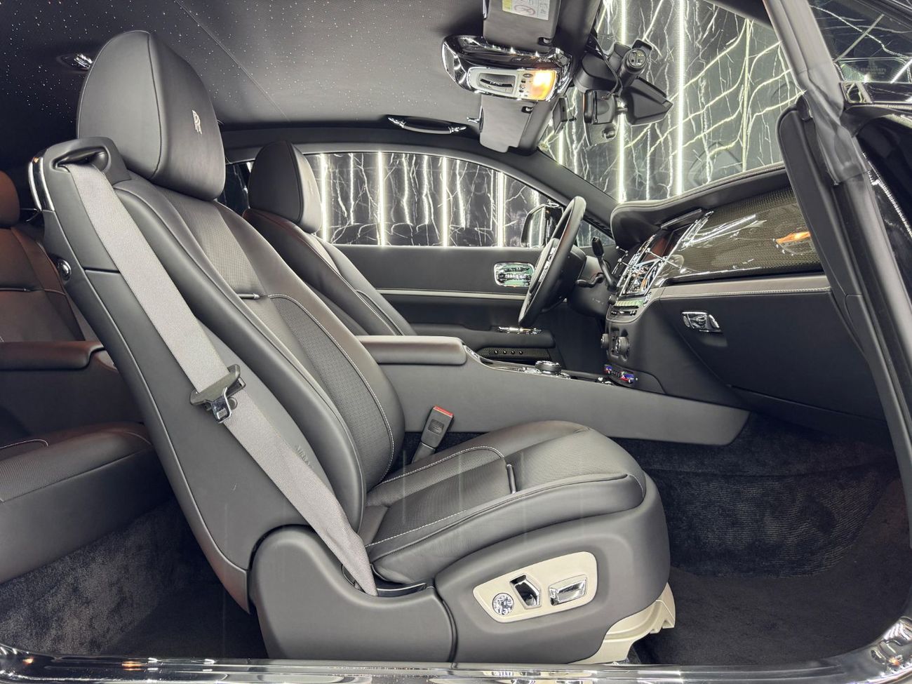 رولز رويس واريث Black Badge 6.6L (632 HP) 2023 Rolls Royce Wraith,  Warranty, Carbon Fiber Package, Very Low Kms, 63