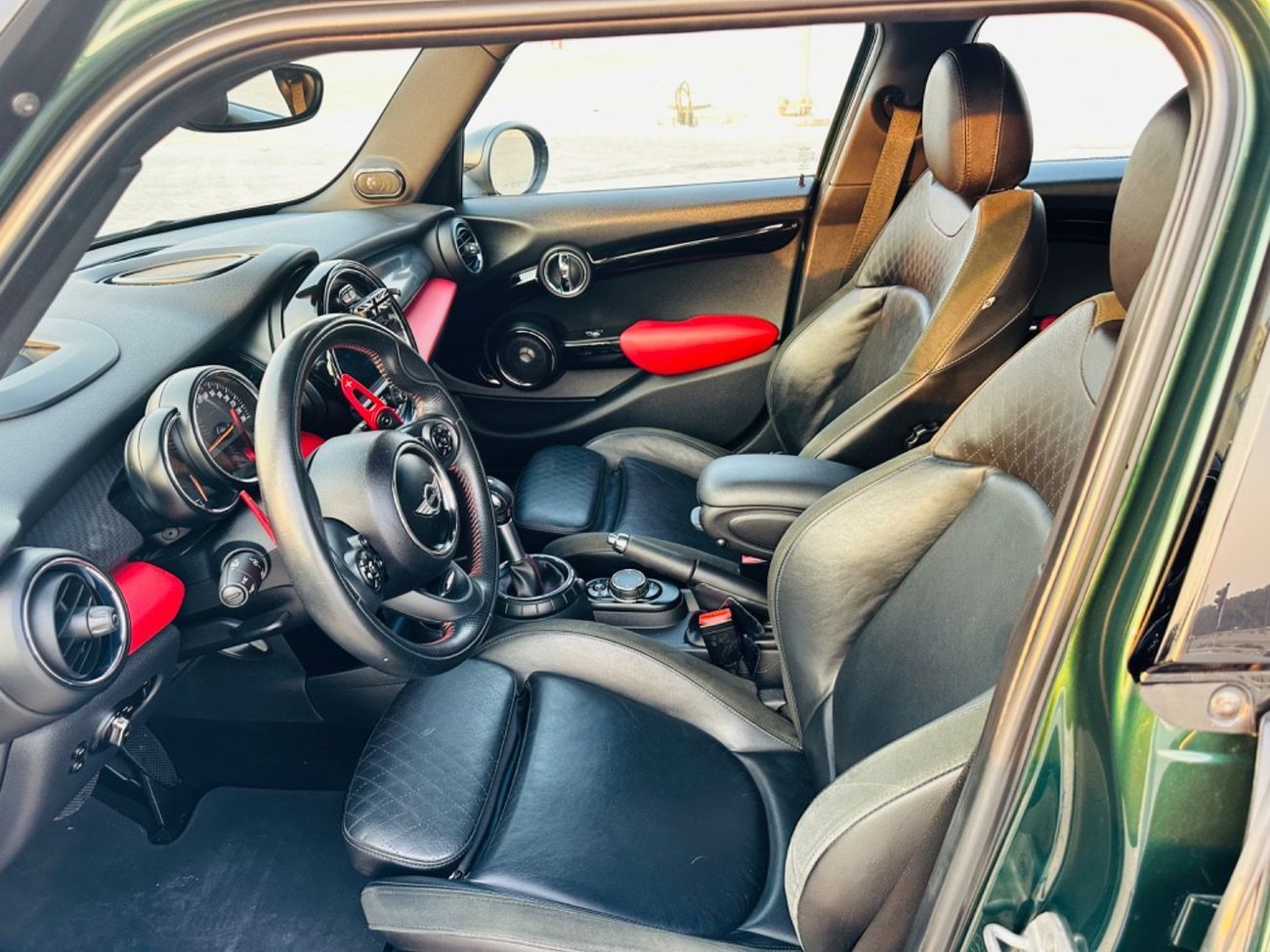 ميني كوبر إس موديل 2015 خليجي فل مواصفات بانوراما السياره حاله ممتازه من الداخل و الخارج فل مواصفات بانوراما