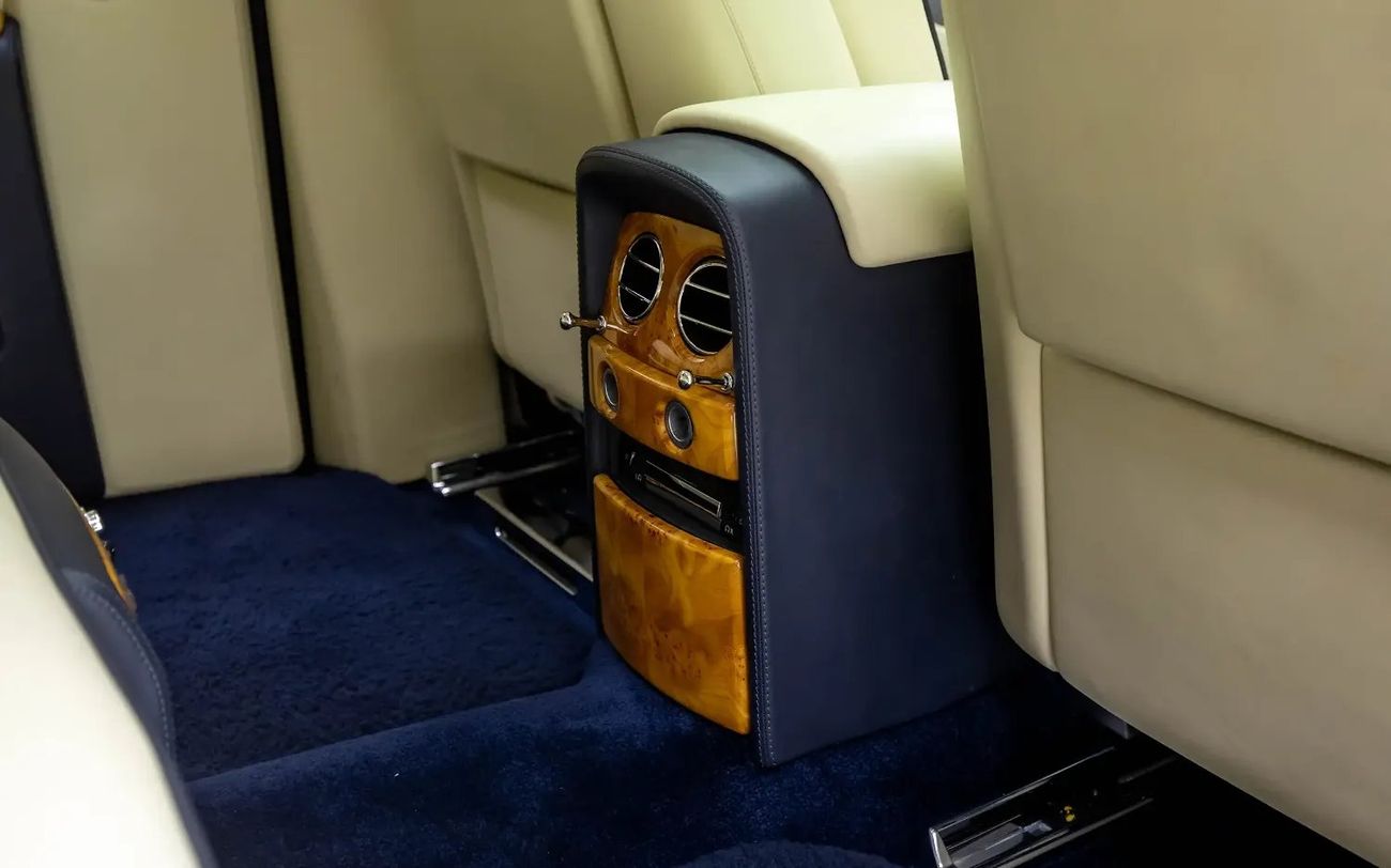 Rolls-Royce Phantom Std 6.8L Sedan ( Full Options With Star Lights ) - GCC Spec