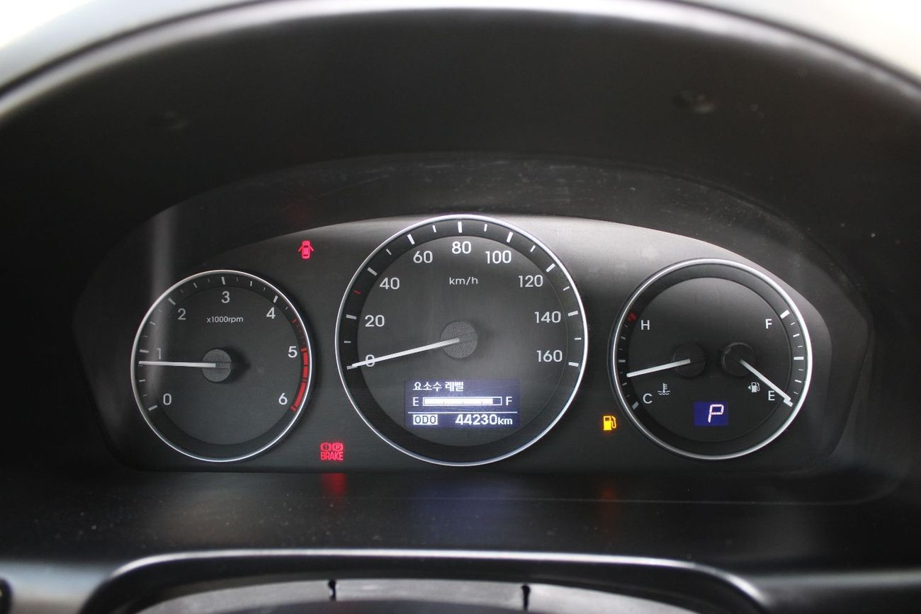 Hyundai Grand Starex Hyundai Grand Starex 2018 imported from Korea Diesel customs papers in excellent condition without a