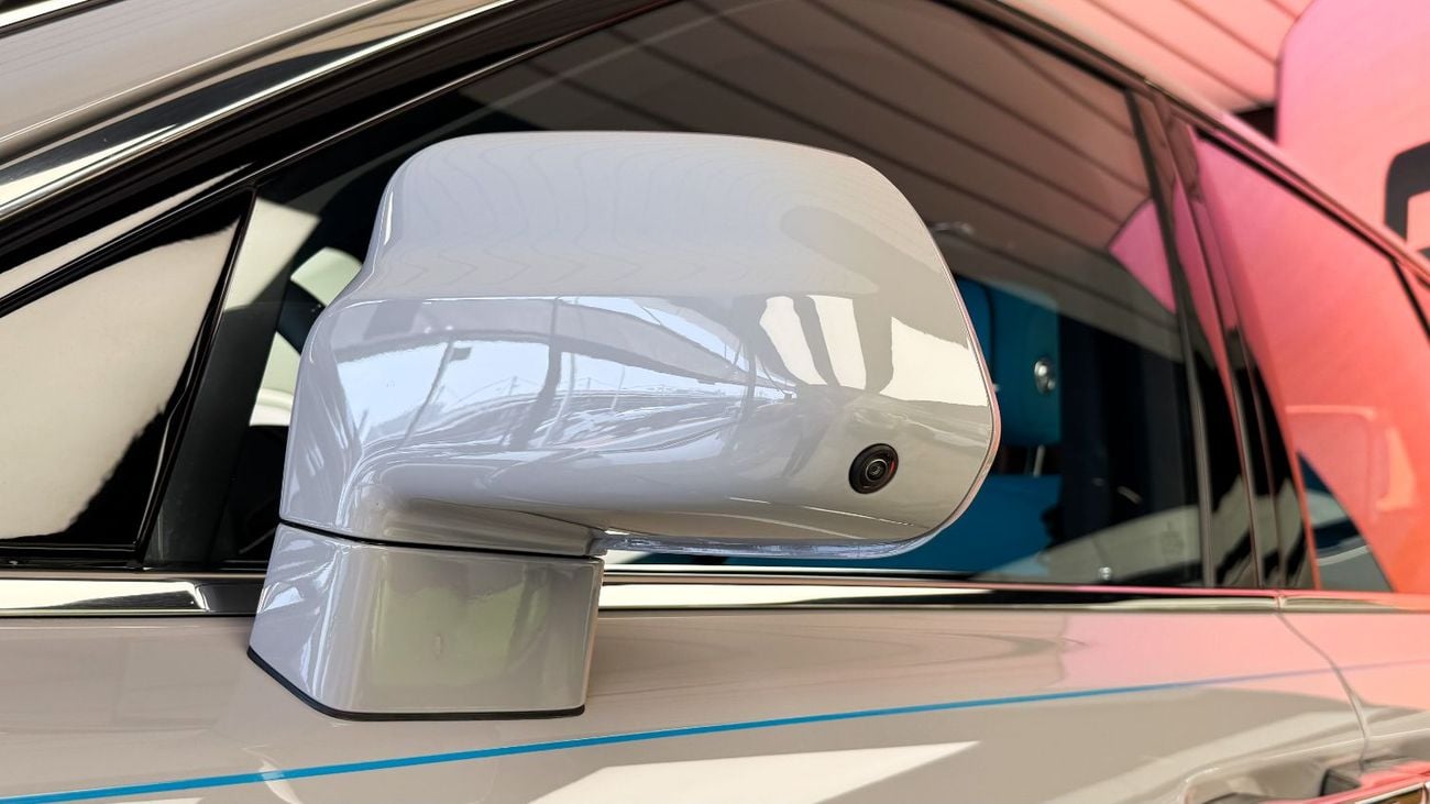 Rolls-Royce Cullinan Rolls Royce Cullinan - Silver Badge - 2026