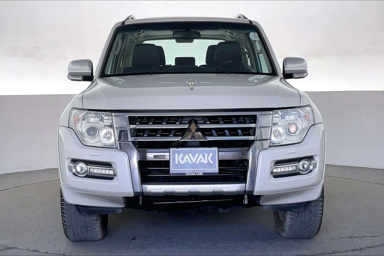 ميتسوبيشي باجيرو GLS Highline | National Day Celebration | شامل الضمان | 0 ﺪﻔﻋﺓ ﺃﻮﻟﻯ