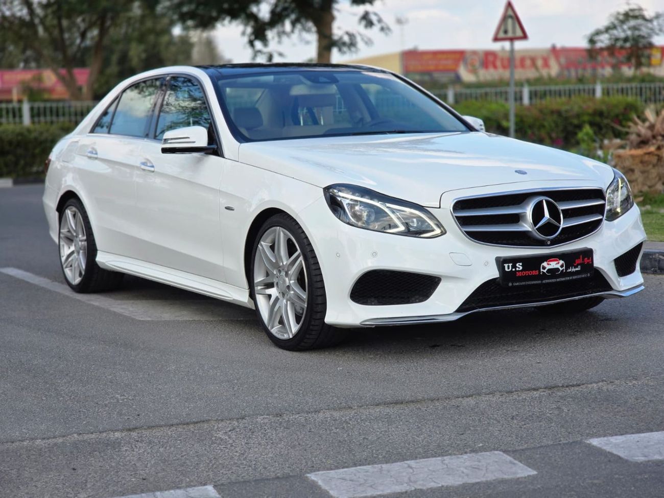 Mercedes-Benz E300 Premium + 2.0L 2016 GCC GARGASH LOW MILEAGE SINGLE OWNER WITH FULL AGENCY SERVICE HISTORY IN MINT CO