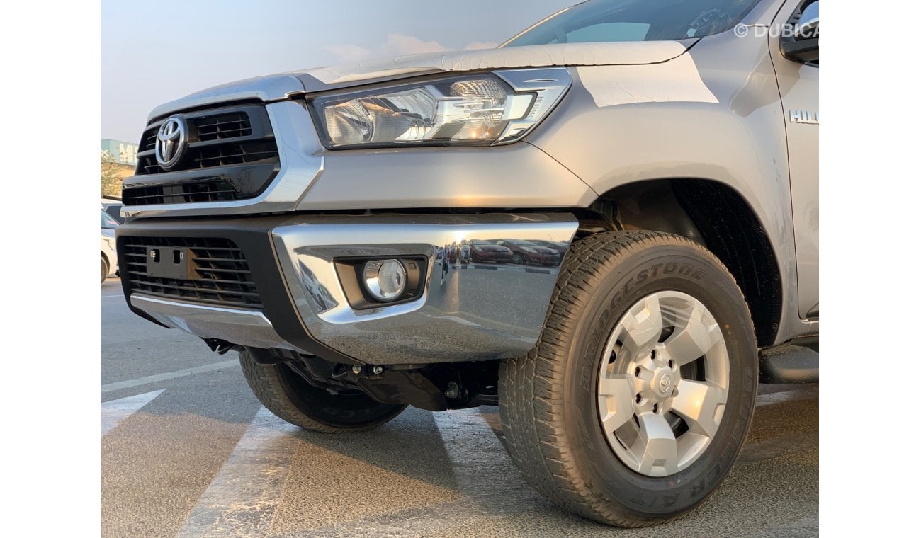 Toyota Hilux 2.4 A/T MODEL 2022 GCC ( WIRELESS CHARGER / MOLDENING )