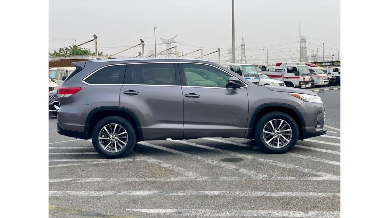 تويوتا هايلاندر 2017 Toyota Highlander XLE 3.5L V6 Full Option - 7 Leather Seats - Trunk Auto - 39,000 Mileage