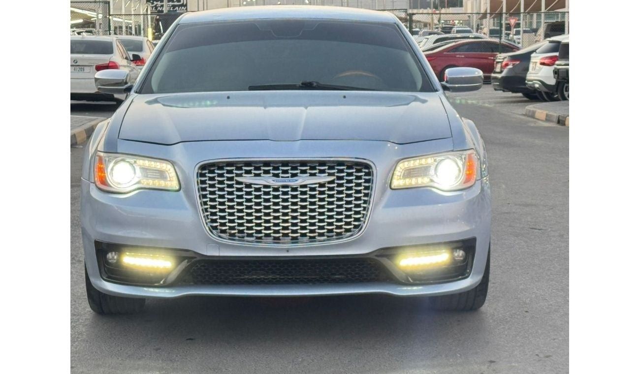 كرايسلر 300C In excellent condition and requires no expenses