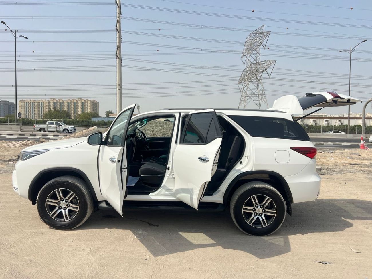 تويوتا فورتونر 2,8 LITER ,DIESEL RIGHT HAND DRIVE PUSH START