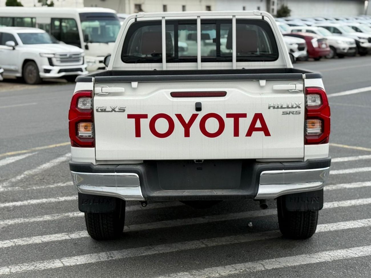 Toyota Hilux 2.7L GLX-S FULL WITH WIRLESS CHARGER AND COMPRESSOR OMANI