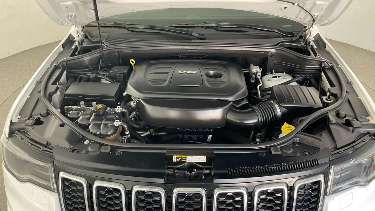 جيب جراند شيروكي Limited | upto AED 20,000 Ramadan Discount | شامل الضمان | 0 ﺪﻔﻋﺓ ﺃﻮﻟﻯ