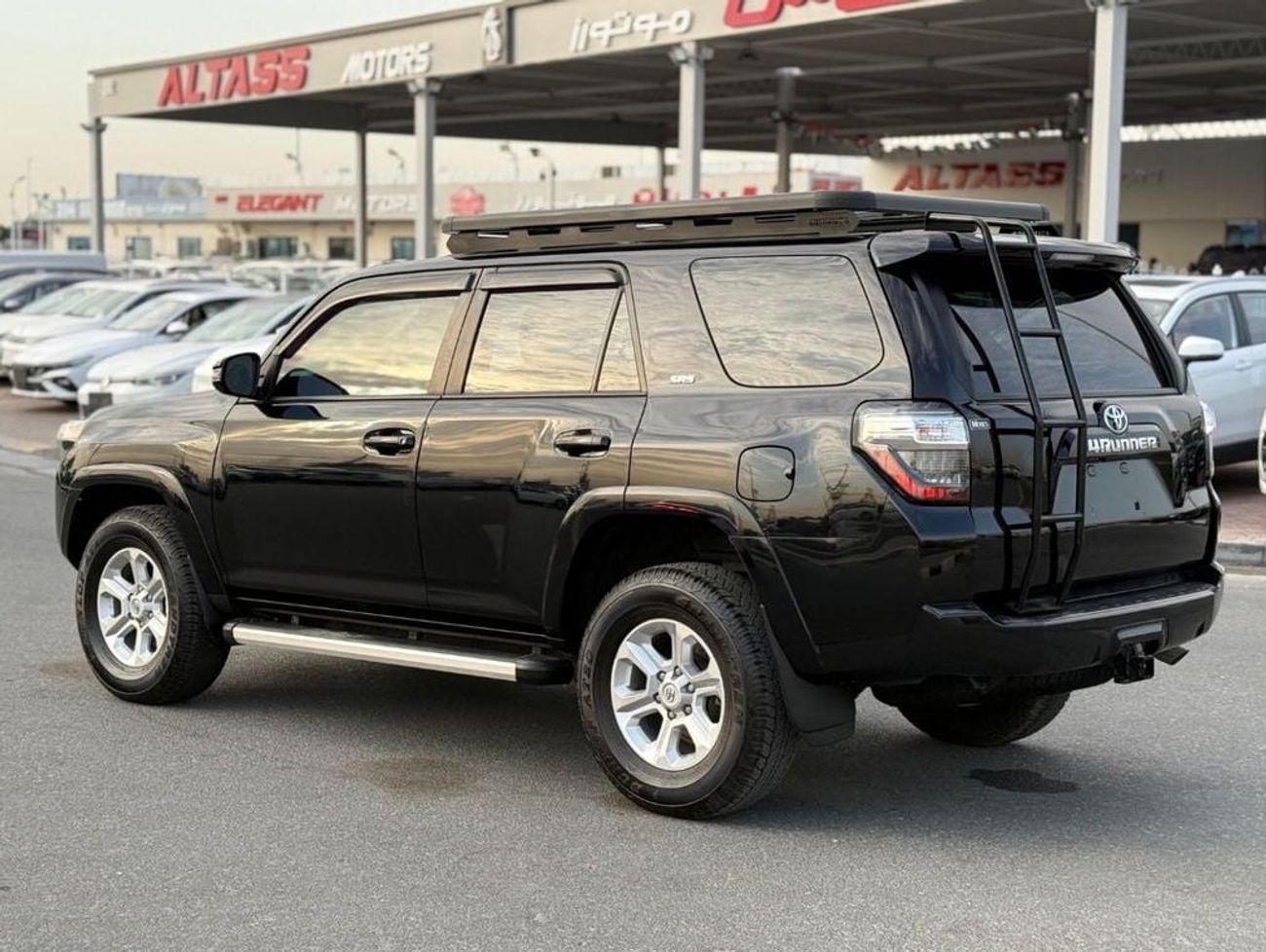 Toyota 4Runner SR5 Premium 4WD Full Option