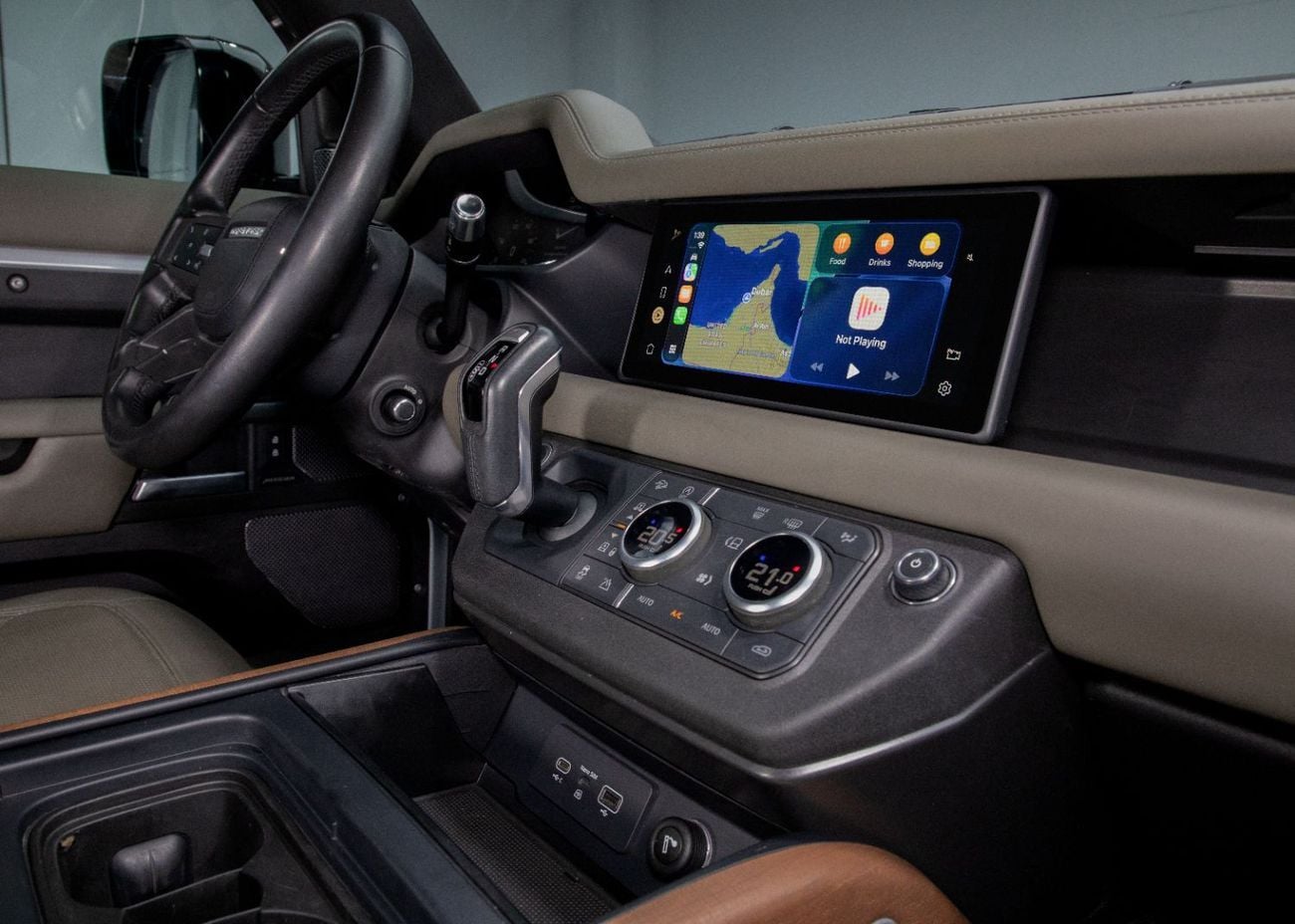 لاند روفر ديفندر P400 90 HSE 3.0L (5 Seater)