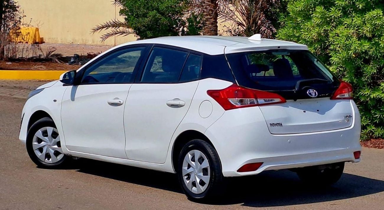 تويوتا يارس SE 1.5L Hatchback