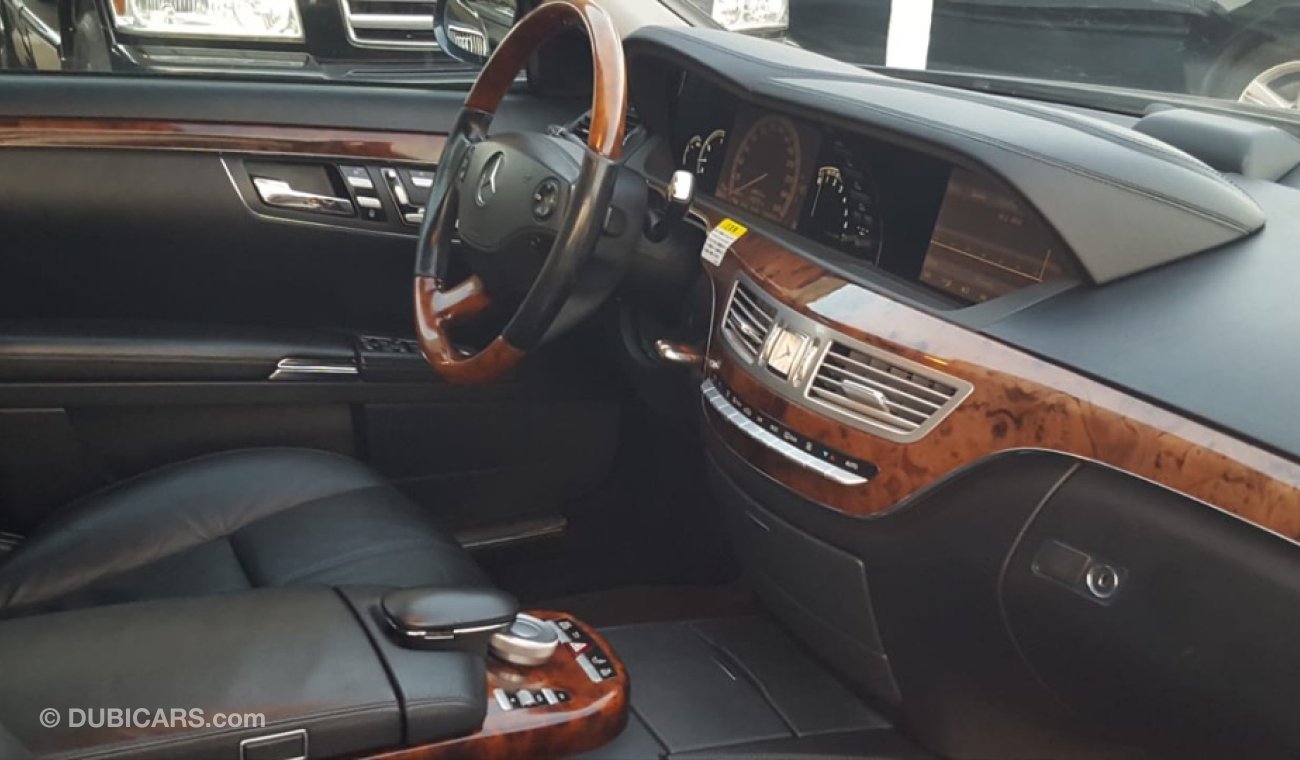 مرسيدس بنز S 350 مرسيدس S350 موديل 2006 ياباني ماشيه 70الف فقط السياره بحاله ممتازه ولا تحتاج اي مصروف