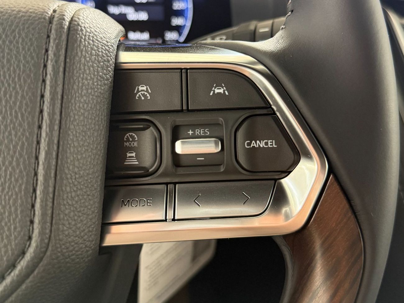 Toyota Land Cruiser HYBRID VX 3.5 TWINTURBO RADAR **EXPORT ONLY**التصدير فقط خارج الخليج***