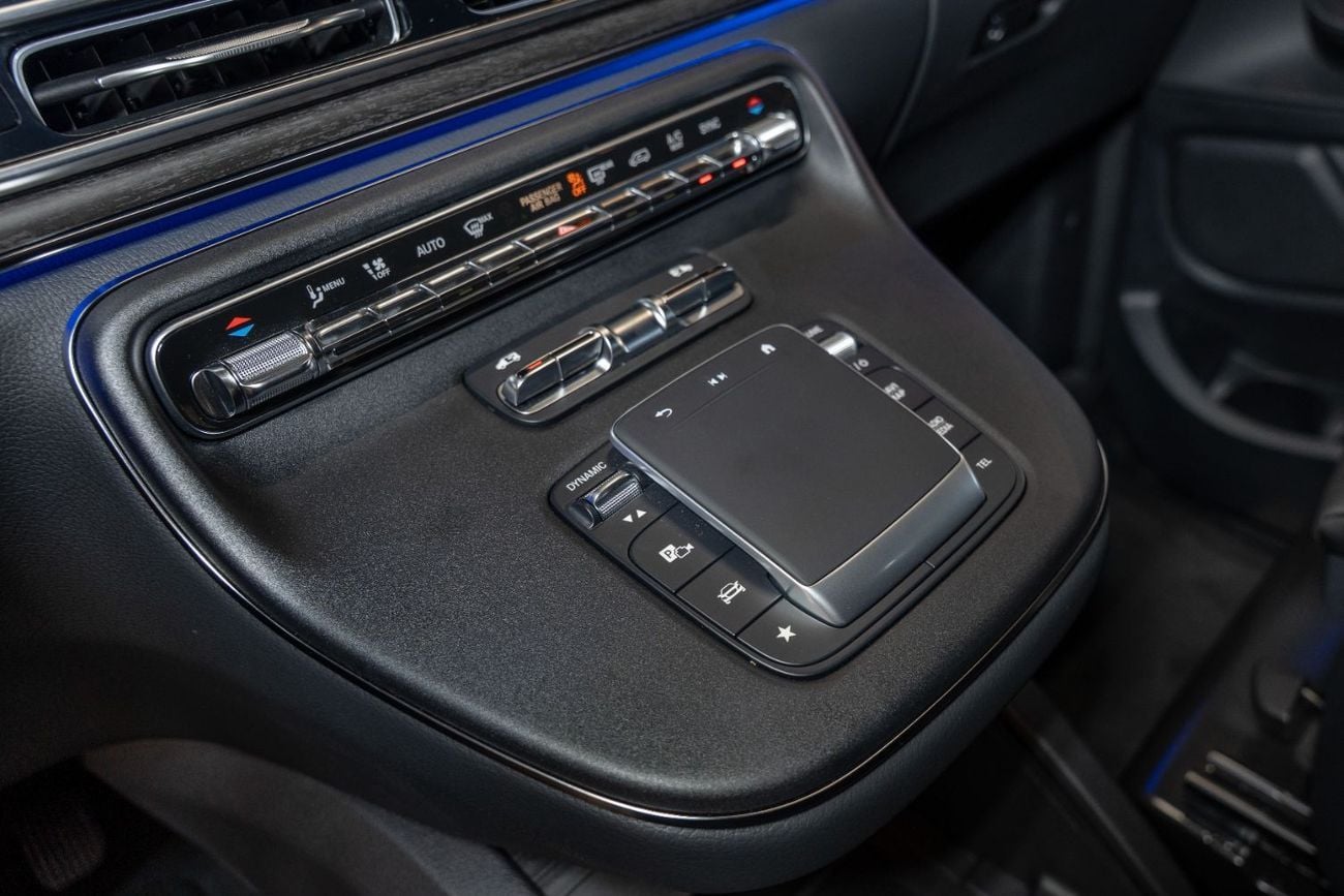 Mercedes-Benz V 300 2026 | GCC | 0KM | Mercedes-Benz Warranty | 360 View | 64 colors Ambeint Lights