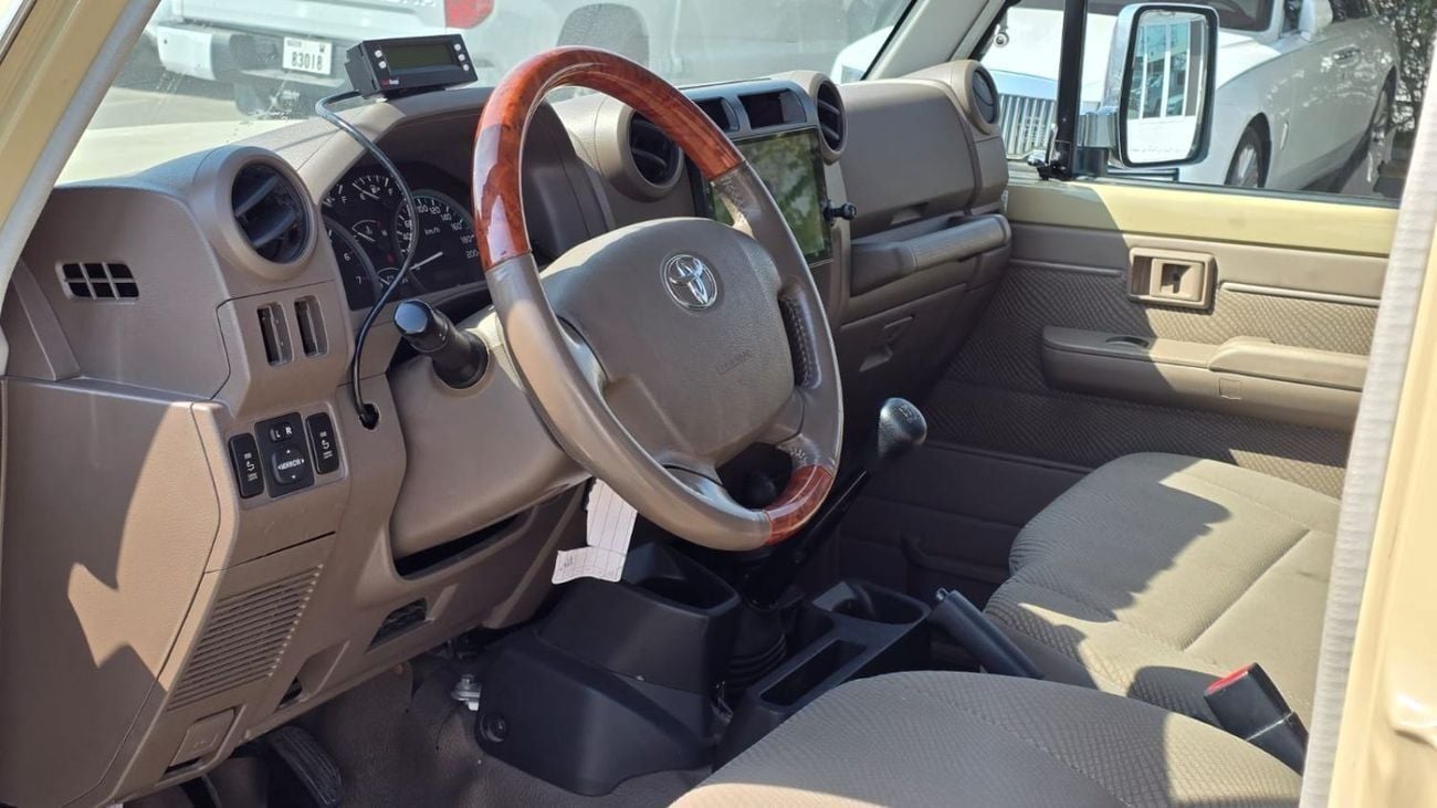 تويوتا لاند كروزر بيك آب TOYOTA LC79 6x6 SINGLE CABIN 4.0L MT  2015 MODEL YEAR BEIGE