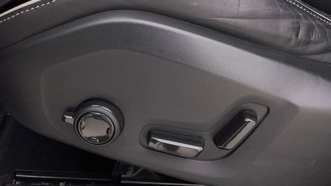 Volvo XC60 B5 ULTIMATE DARK AWD 2 | Zero Down Payment | Home Test Drive