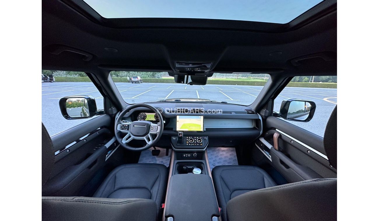 لاند روفر ديفندر DEFENDER P300 110 SE 2024 // GCC (AL TAYER) // CONTRACT SERVICE 65KM // 5 WARRANTY