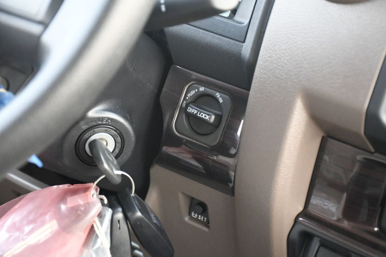 تويوتا لاند كروزر 70 GDJ76 2.8L TDSL - E AT 40th Anniversary Package 2025YM