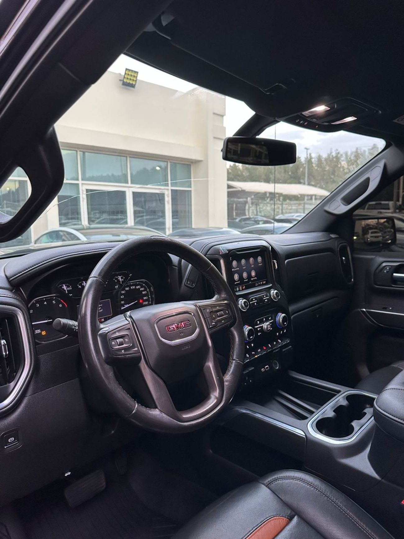 جي أم سي سييرا جي ام سي سيرا بيك اب AT4  خليجي 2021  فل ابشن صبغ وكاله بحاله ممتازه