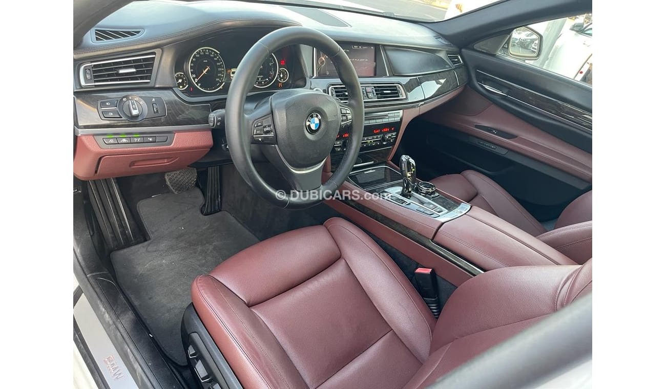 بي أم دبليو 750Li لاكجري